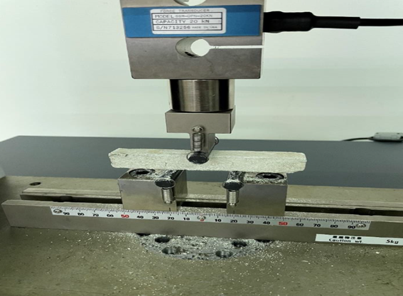 Figure 4. Three-point bending fixture with the specimen placed in position